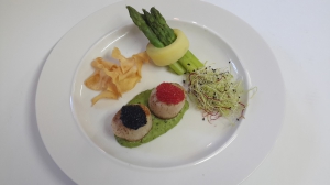 Sauteed scallops with fresh asparagus